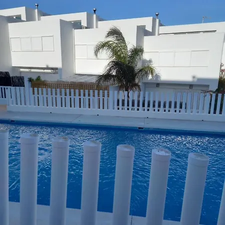 A Levante Conil- Solo Familias Y Parejas *